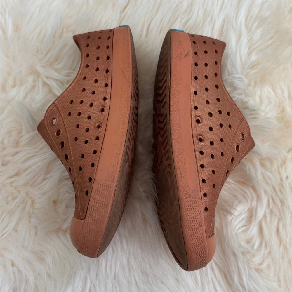 Native Shoes - Picture 2 of 5